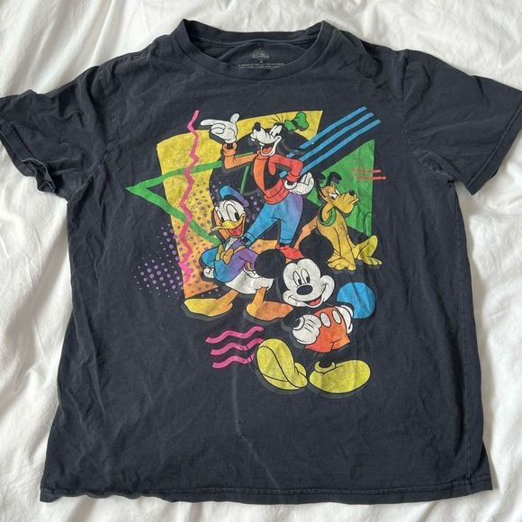 VINTAGE DISNEY MICKEY AND FRIENDS TSHIRT - Picture 2 of 6